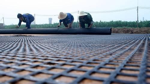 鋼塑土工格柵工程施工鋪設案例